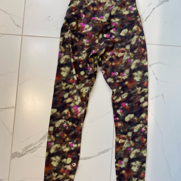 Lululemon 25” High-Rise Align - Picture 6 of 7